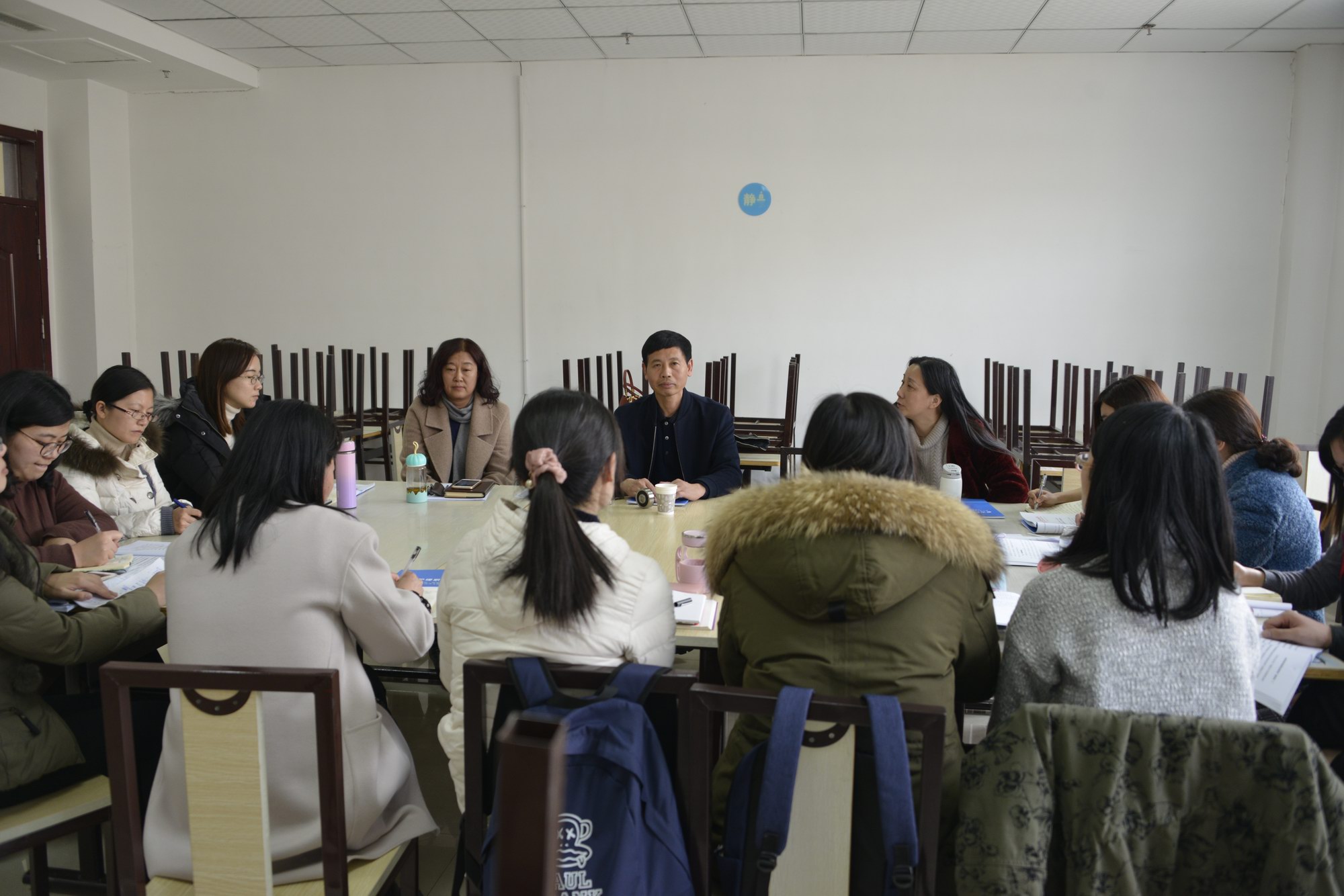 调整大小 04党委副书记邹吉东参加涉外护理系学习讨论.JPG