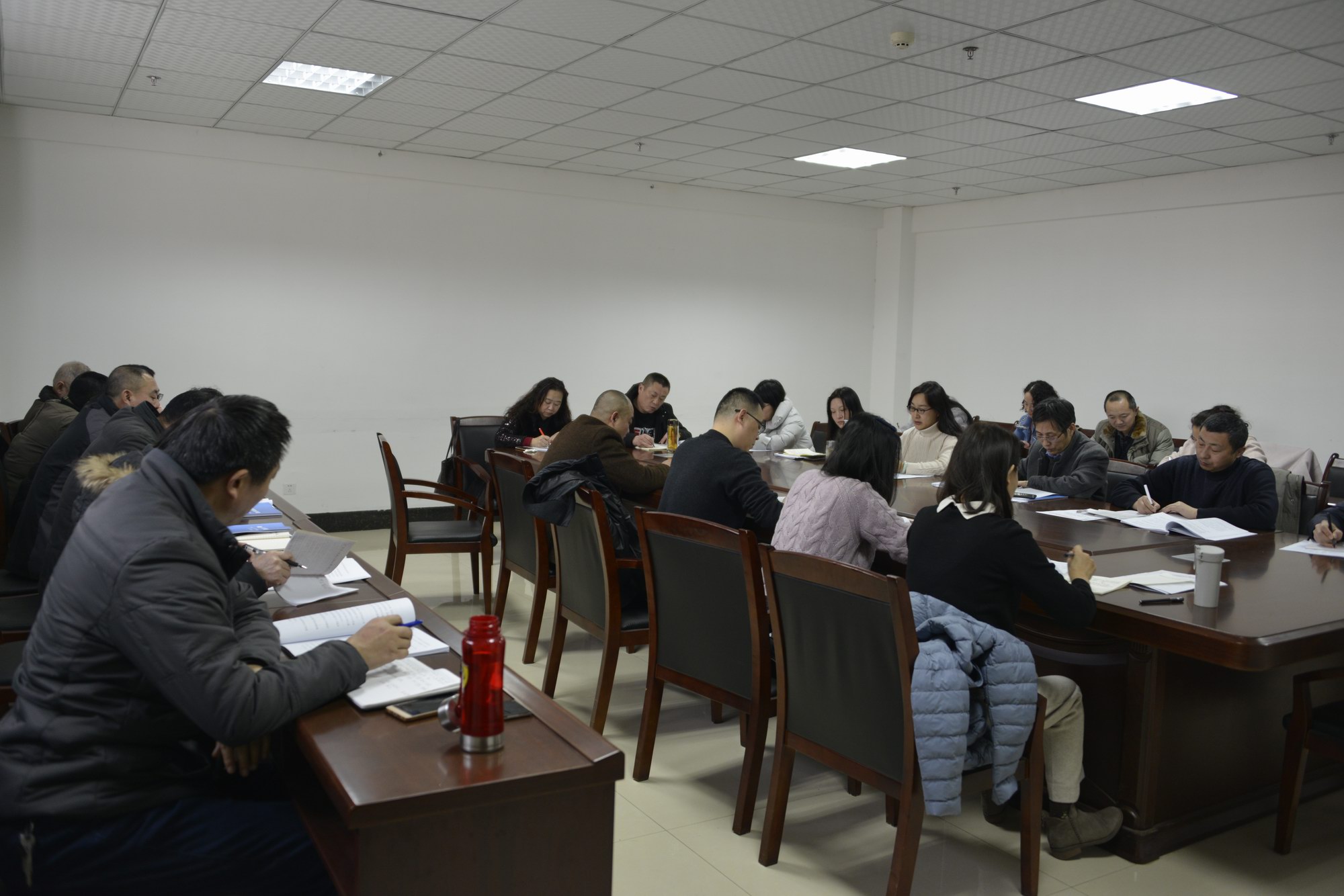 调整大小 09党委委员、工会主席孙洪田参加机关第二党支部学习讨论.JPG