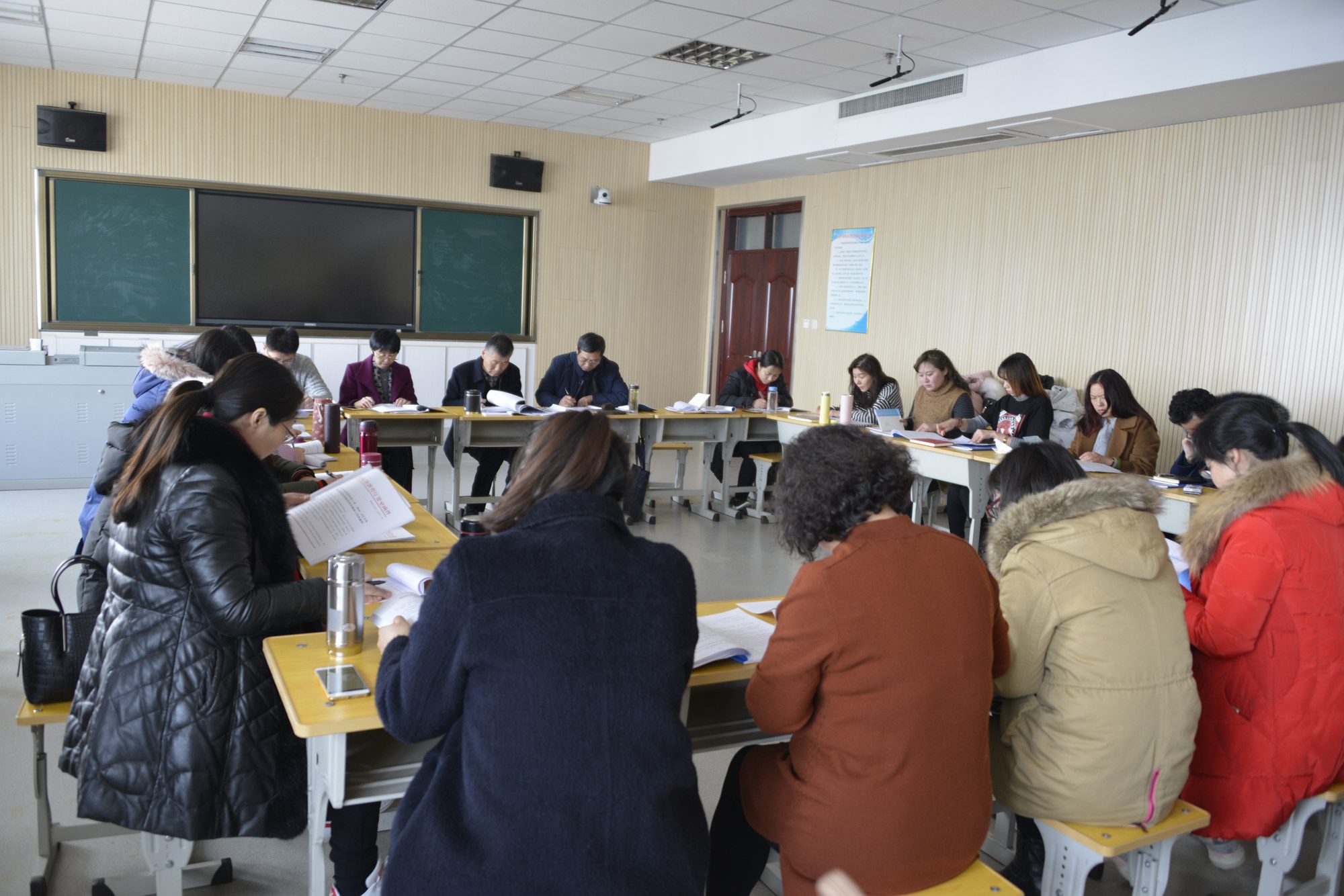 调整大小 03党委副书记房华,党委委员、宣传处(统战部)处长(部长)刘汉文参加护理系学习讨论.JPG