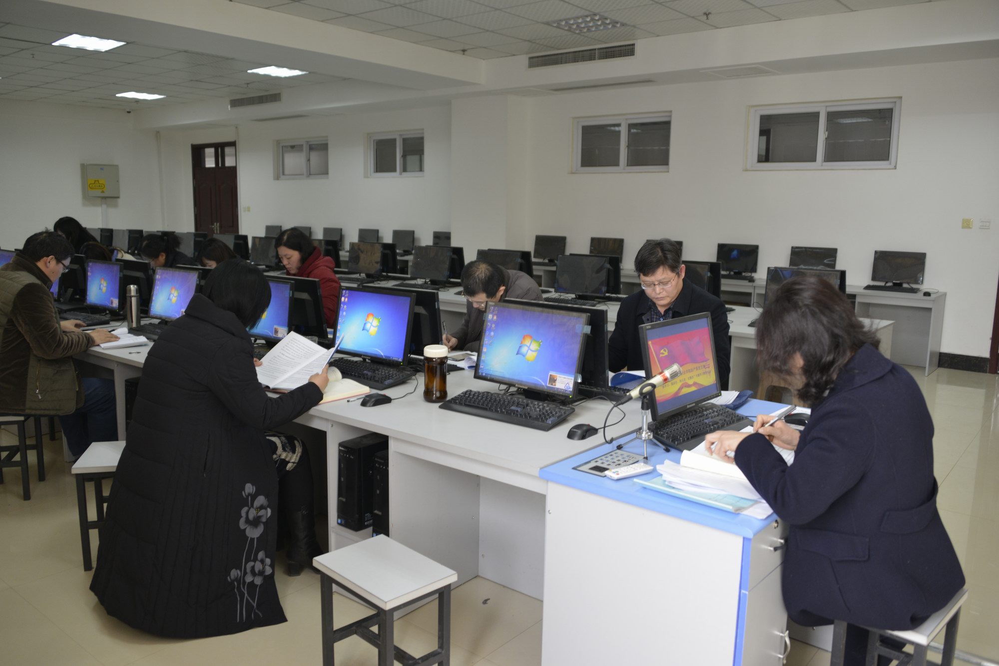 调整大小 05党委委员、副院长张建国参加助产系学习讨论.JPG